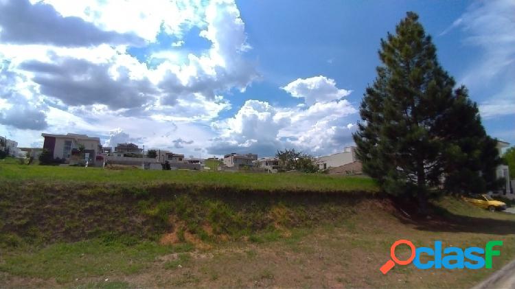 Terreno com vista para a cidade - 700m² e plano -