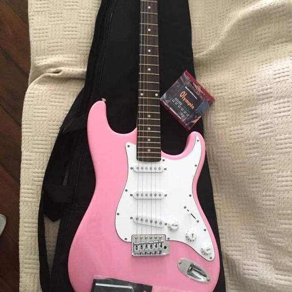 guitarra memphis cor rosa + acessórios (cordas e capa)