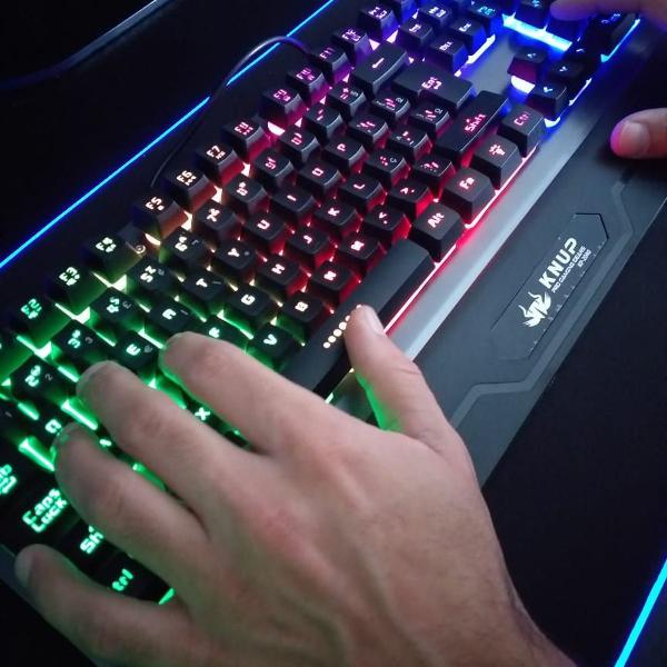 teclado pro gaming gears rgb