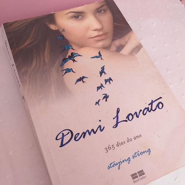 Livro Demi Lovato Staying Strong 365 dias do ano