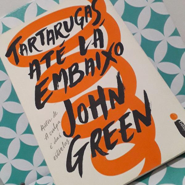 Livro Tartarugas até lá em baixo - John Green