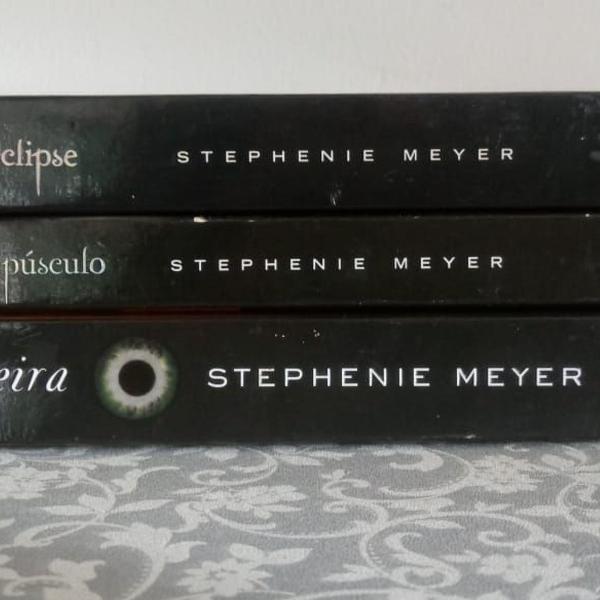 livro crepúsculo, eclipse e brinde (a hospedeira)