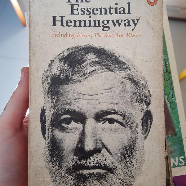livro the essential hemingway / ernest hemingway
