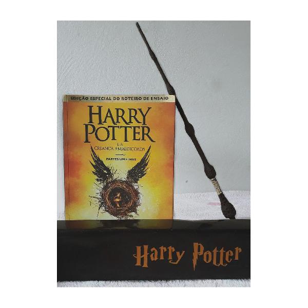 Harry Potter e a Criança Amaldiçoada + Varinha de resina