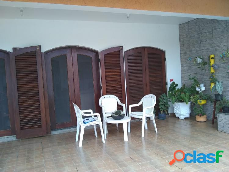 LINDA CASA 3 DORMITÓRIOS-ÓTIMA LOCALIZAÇAO- PRAIA DOS