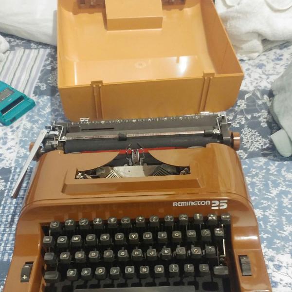Máquina De Escrever Remington 25 Completa e com caixa