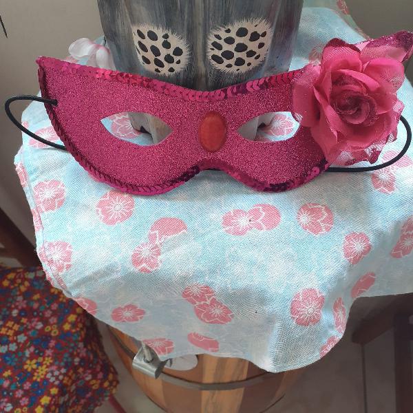 Máscara rosa trabalhada vintage