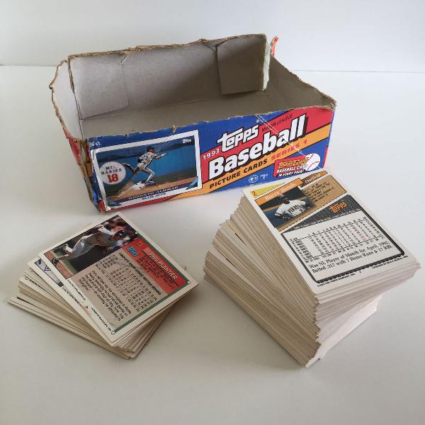 lote com 137 cards de baseball collectors trading cards