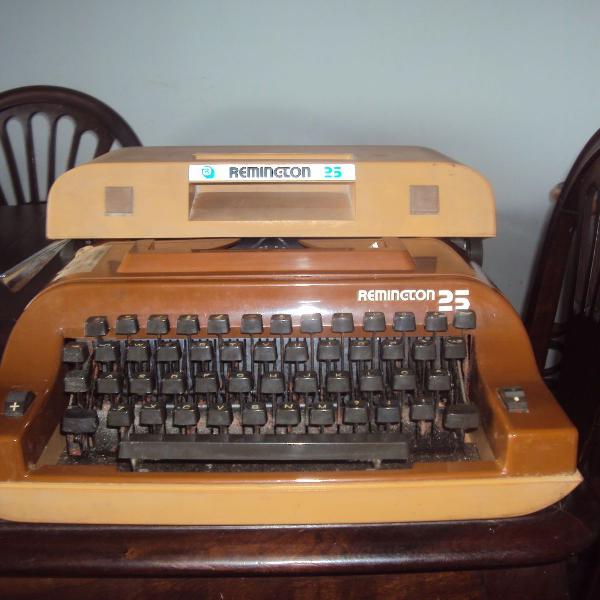 máquina de escrever antiga remington 25