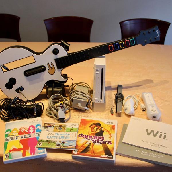 nintendo wii bloqueado com pouco uso + guitarra + microfone