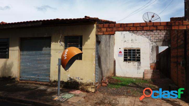 VENDE-SE CASA COM COMÉRCIO NO NOSSO TETO II EM PIRAJU/SP