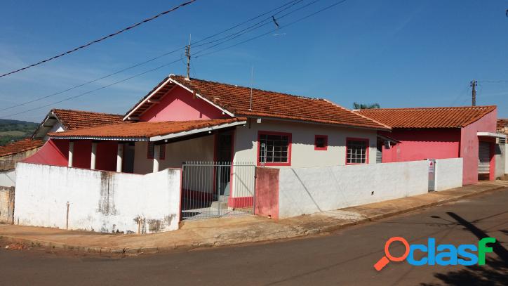 VENDE-SE CASA NA VILA TIBIRIÇA (ESTAÇÃO) EM PIRAJU/SP