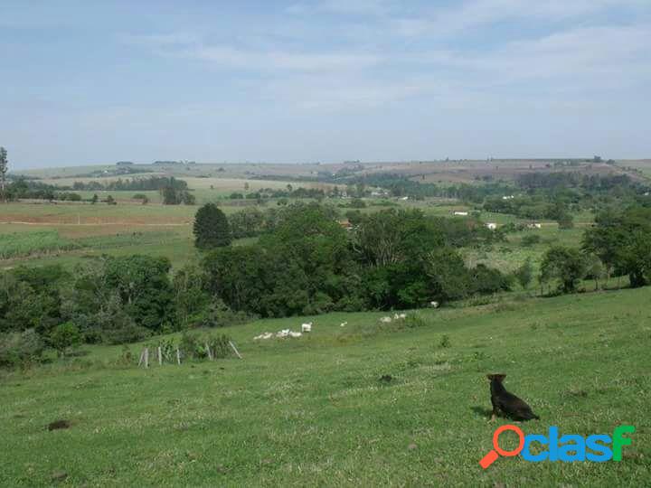 VENDE-SE CHÁCARA DE 05 ALQUEIRES EM SARUTAIÁ/SP