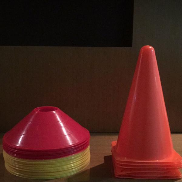 Cone tipo chapéu chinês Nike (30 peças) e 6 cones