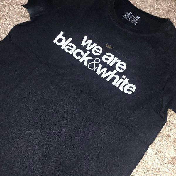 camiseta we are black and white