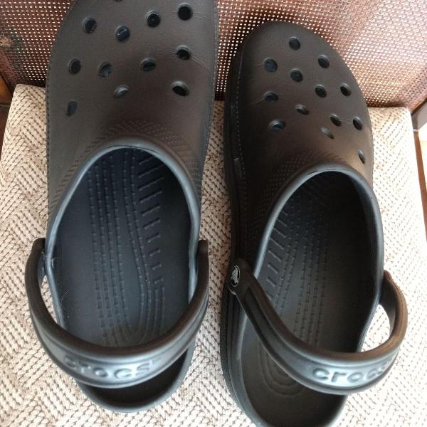 sapatilha crocs preta