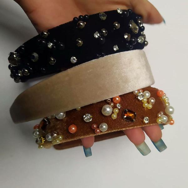 Tiara turbante com pedrarias