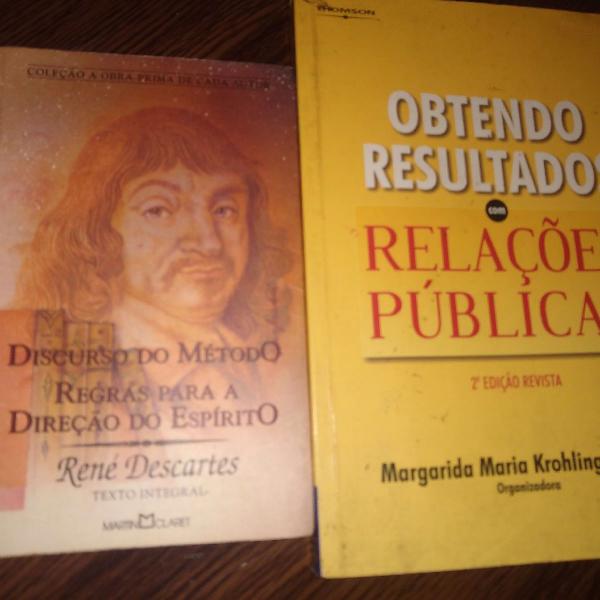 2 livros do curso de Relações Públicas