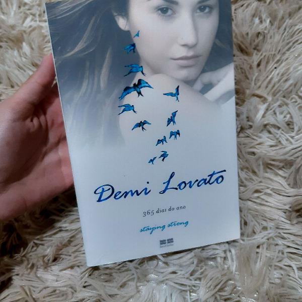 Livro "Demi Lovato 365 dias no ano"
