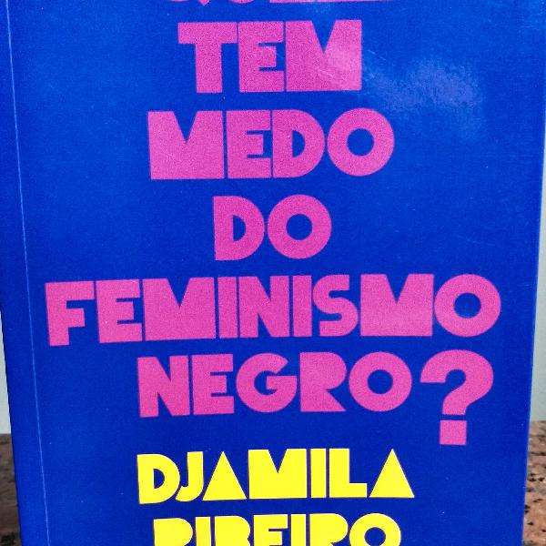 Livro "Quem tem medo do feminismo negro?" autografado