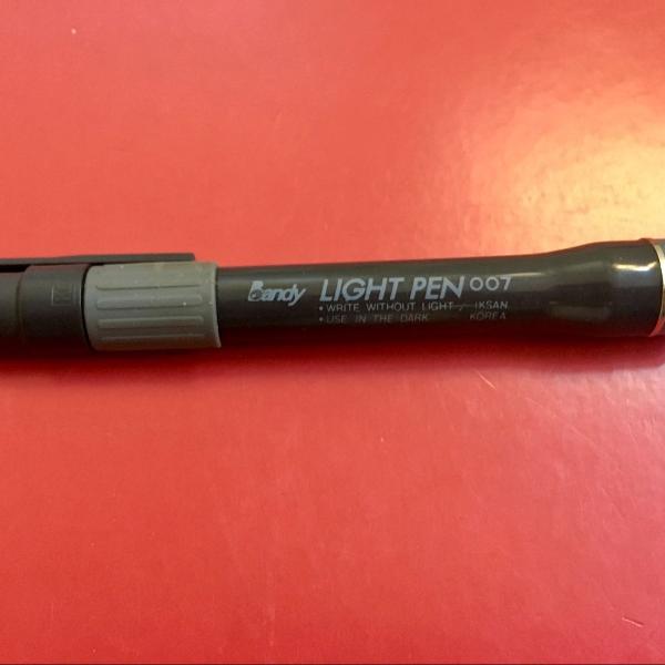 caneta antiga light pen 007 com luz
