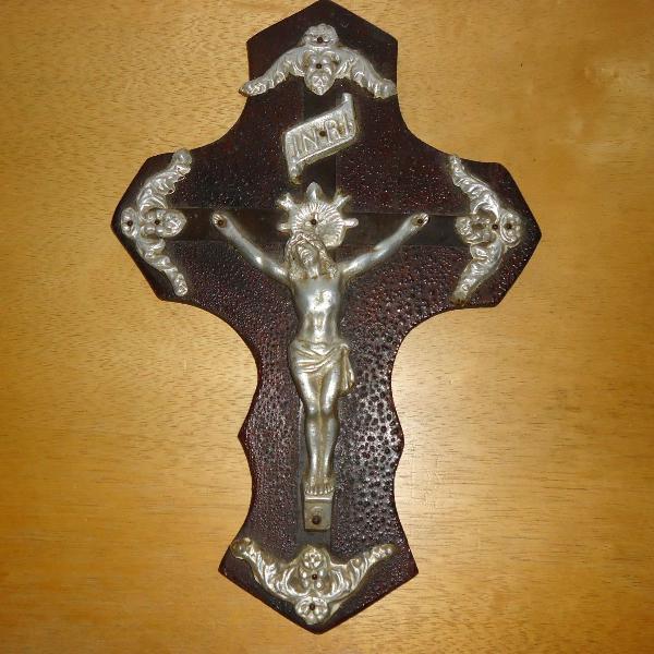 crucifixo antigo de madeira - anos 70