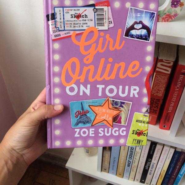 girl online on tour