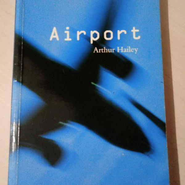 livro Airport no idioma inglês
