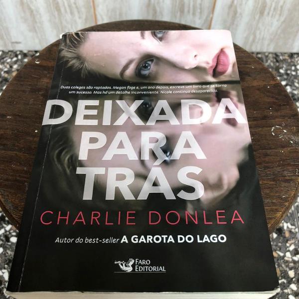 livro deixada para trás.