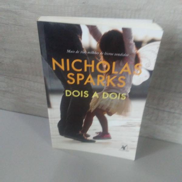 livro dois a dois