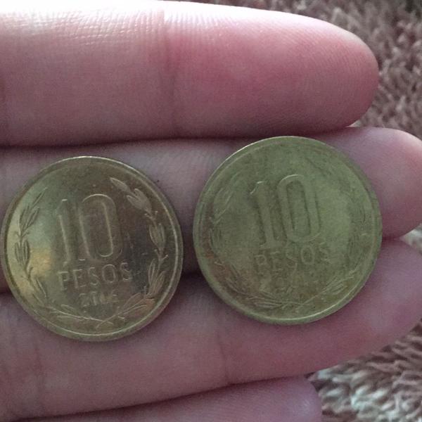 moedas de pesos chilenos.