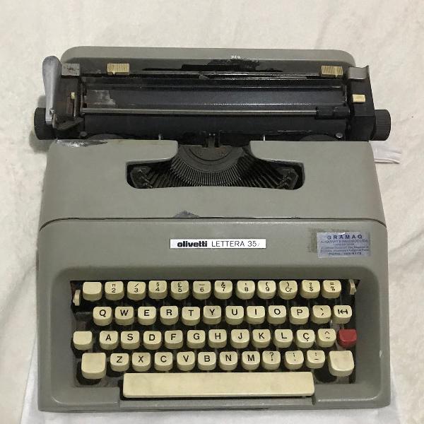 máquina de escrever olivetti
