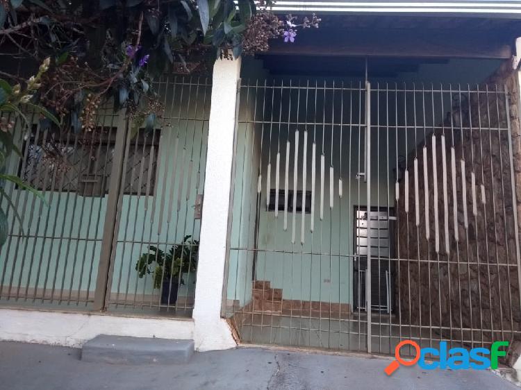 Ótima casa no jd. Solange, 2 dormitórios sendo 1 suíte