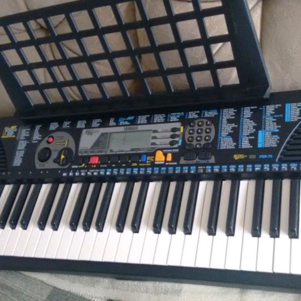 Teclado Yamaha PSR79