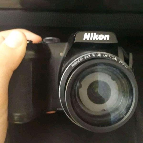 câmera semi profissional nikon