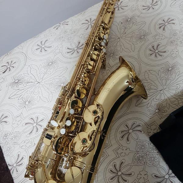 saxofone tenor bravo, modelo 0405 eagle. cor dourada com