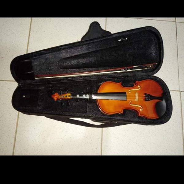 violino com case,afinador eletrônico,breu etc.em ótimo