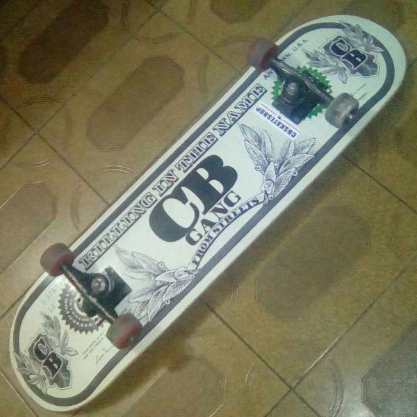 Skate profissional semi-novo