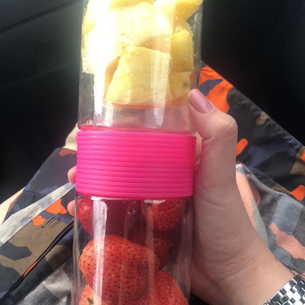 bpa free, com três compartimentos.