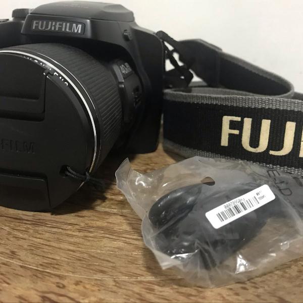 câmera semiprofissional fujifilm s8200