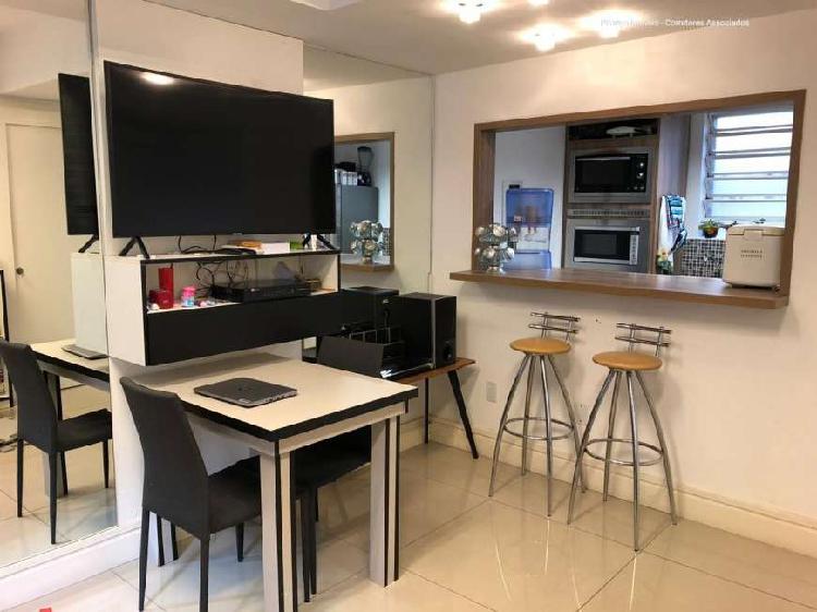 Apartamento 2 dormitórios , pátio e 1 vaga