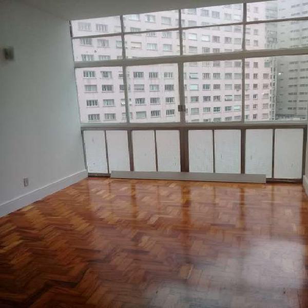 Apartamento com 1 Quarto para Alugar, 27 m² por R$ 700/Mês