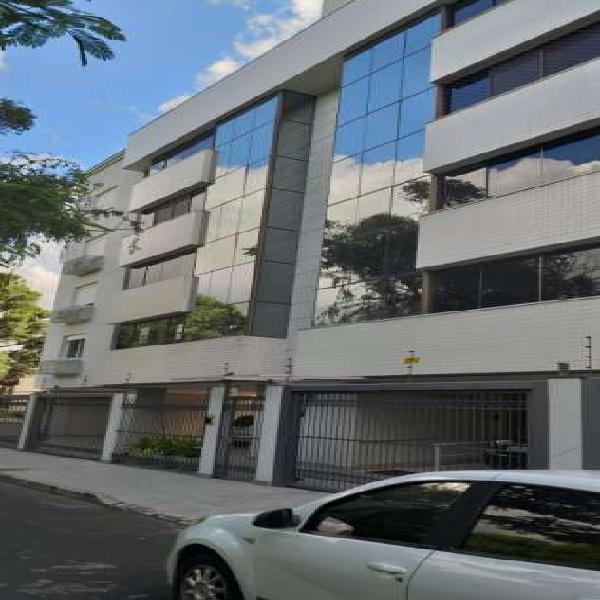 Apartamento de 3 Dormitórios com Lareira no Jardim