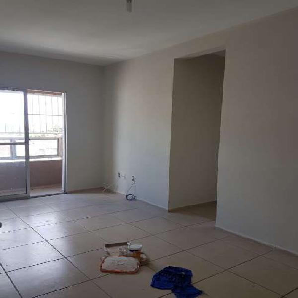 Apartamento em Messejana com dois quartos, dois banheiros e