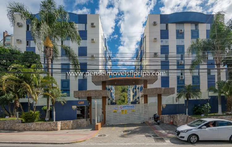 Apartamento na Lauro Linhares - com 3 dormitórios ( suíte