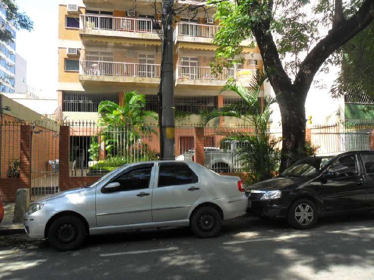 Apartamento para aluguel tem 100 metros quadrados com 2