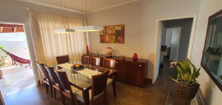 Casa para venda com 192 metros quadrados com 4 quartos em