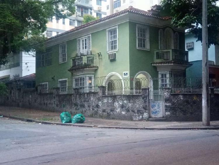 Casa para venda com 220 metros quadrados com 4 quartos em