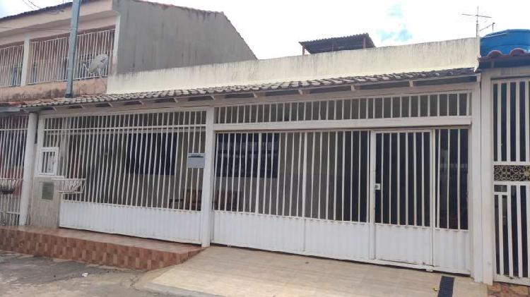 Casa para venda com 95 metros quadrados com 4 quartos em