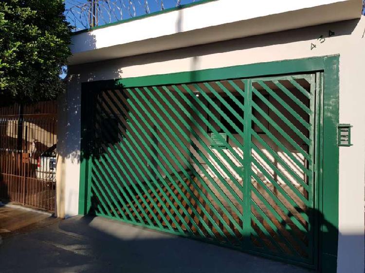 Casa para venda tem 130 metros quadrados com 3 quartos em